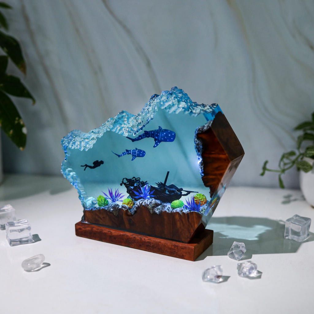 🦈Whale Shark and Diver Epoxy Lamp