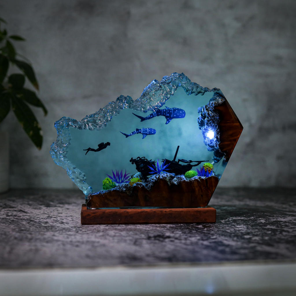 🦈Whale Shark and Diver Epoxy Lamp