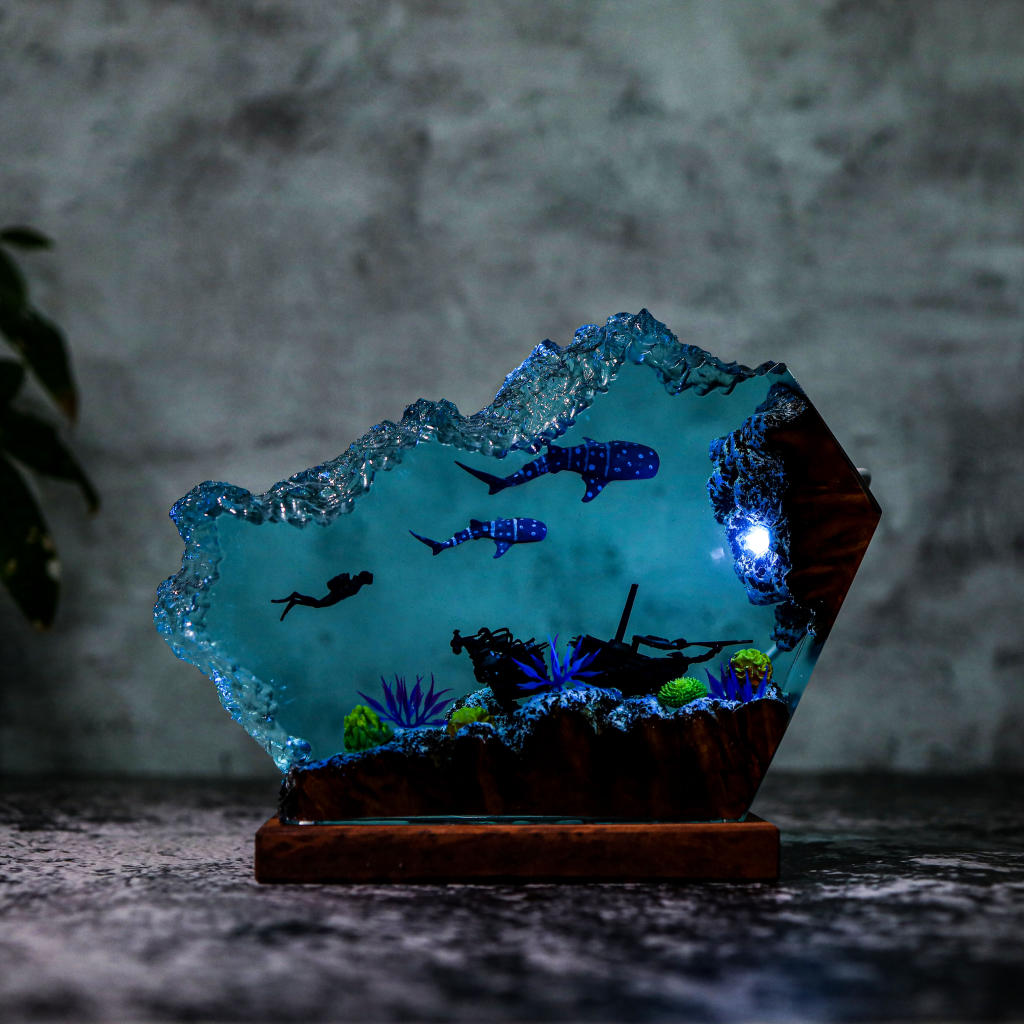 🦈Whale Shark and Diver Epoxy Lamp